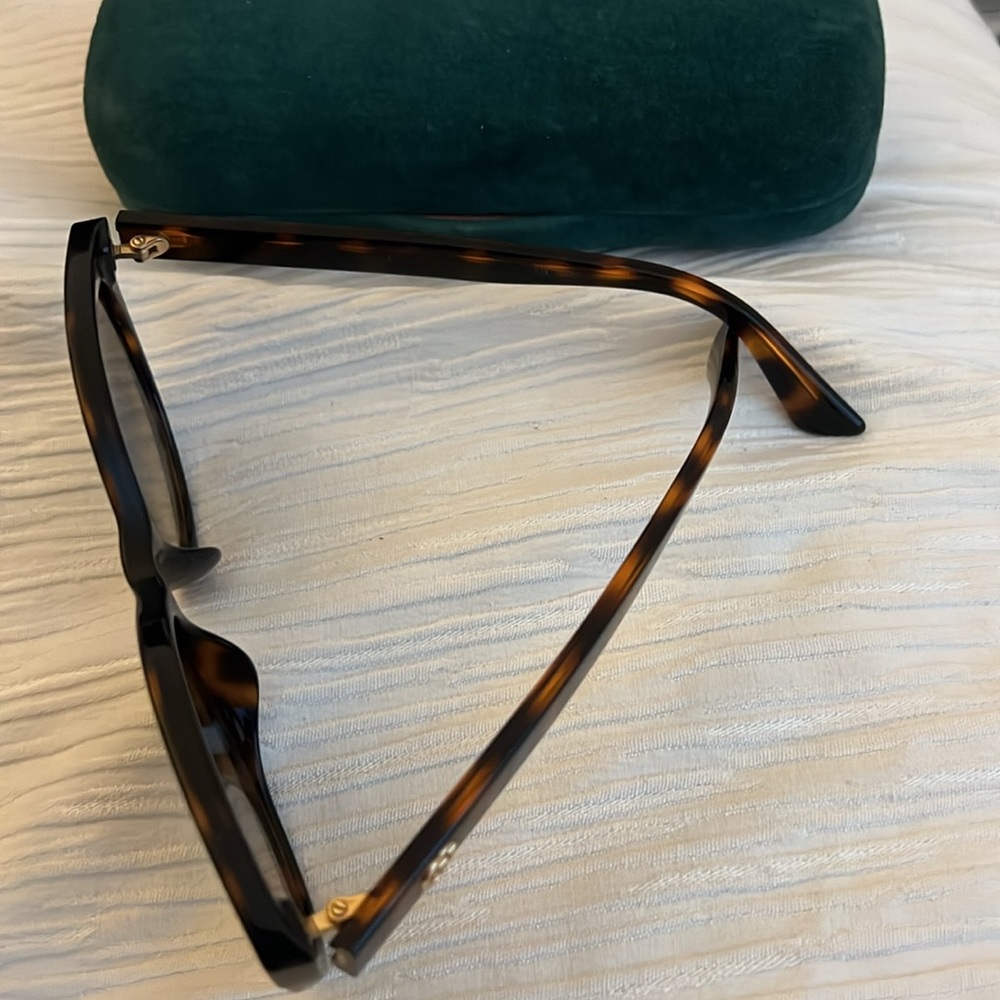 Gucci Tortoise Cat eye Sunglasses - Picture 4 of 6
